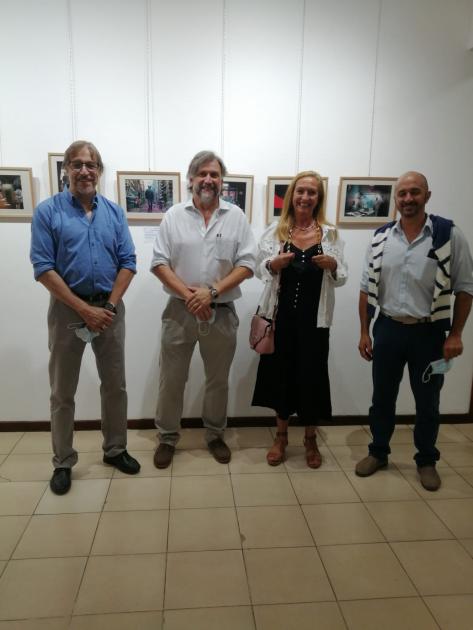 Autoridades en la inauguración de la muestra “Poemas de oficina” Autoridades en la inauguración de la muestra “Poemas de oficina”
