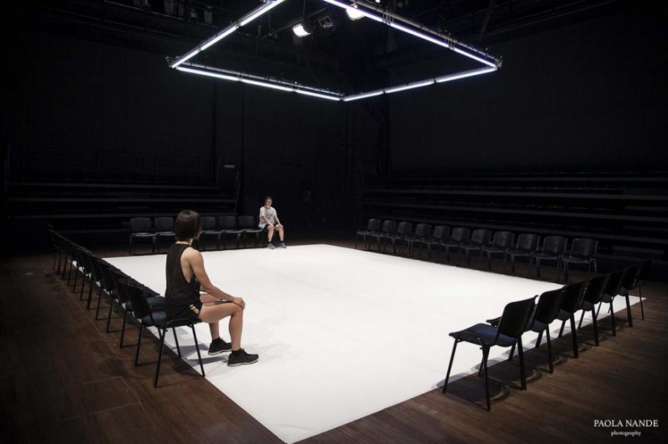 Espectáculo Las manos - Foto Paola Nande Montevideo Danza 2019