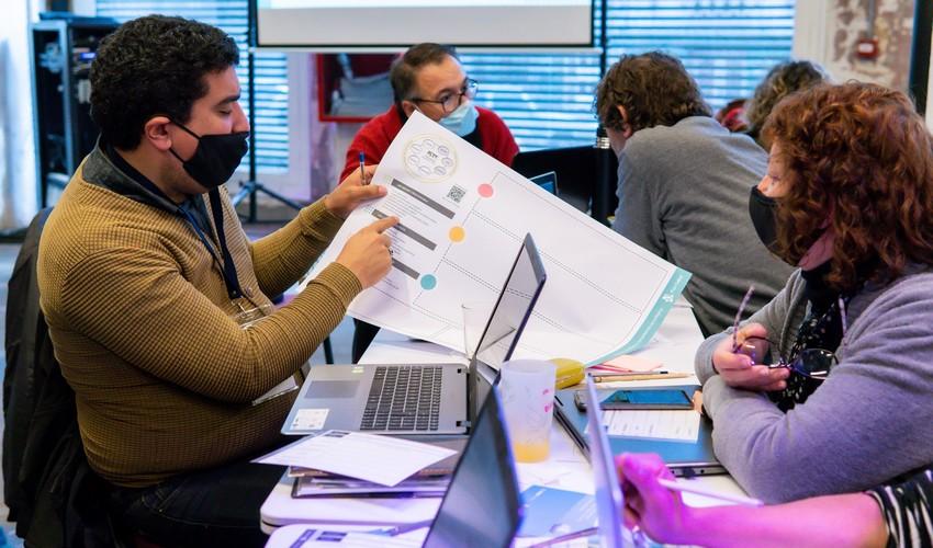 Personas trabajando Personas trabajando