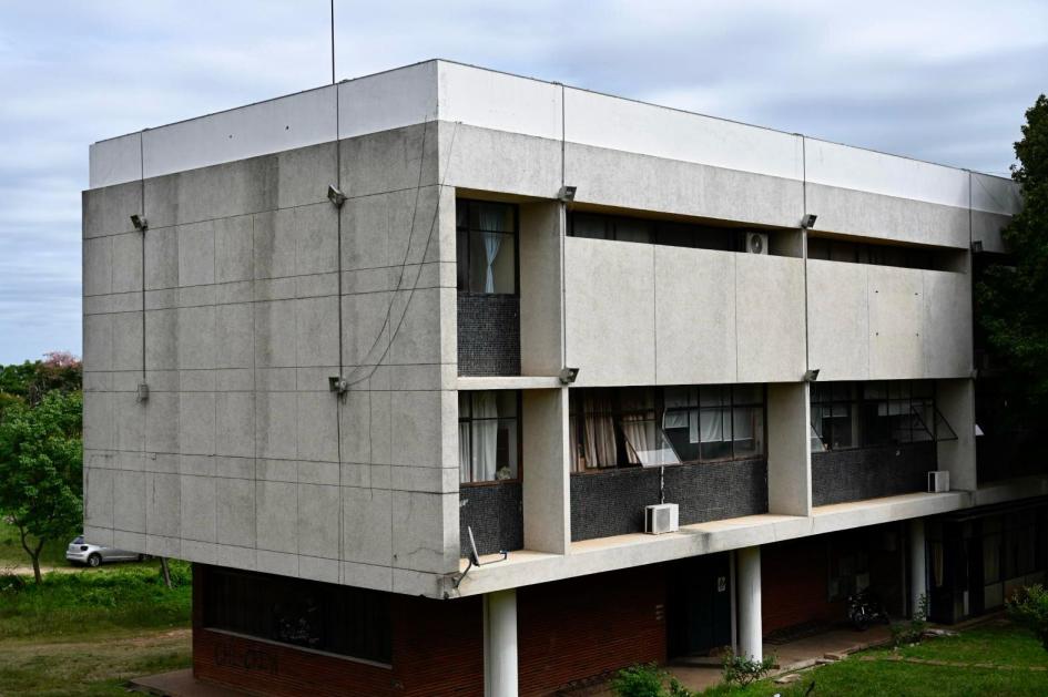 El nuevo edificio fue inaugurado en 1971. Fachada del liceo.