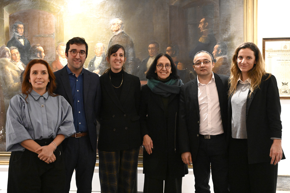 Personas posan para foto