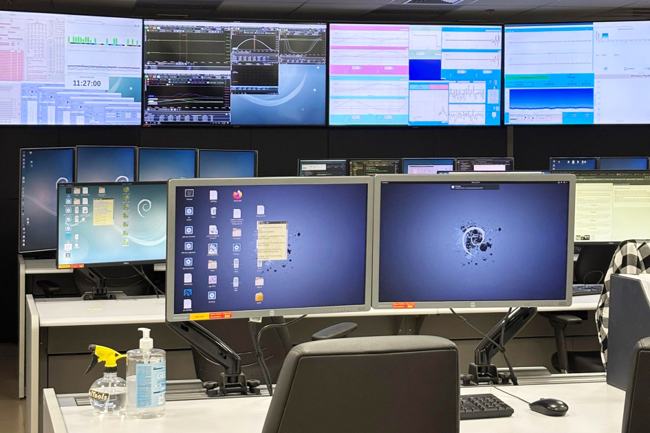 Presentación del Centro Binacional de Investigación e Innovación en Ciencias de la Vida en San Pablo Sala con monitores
