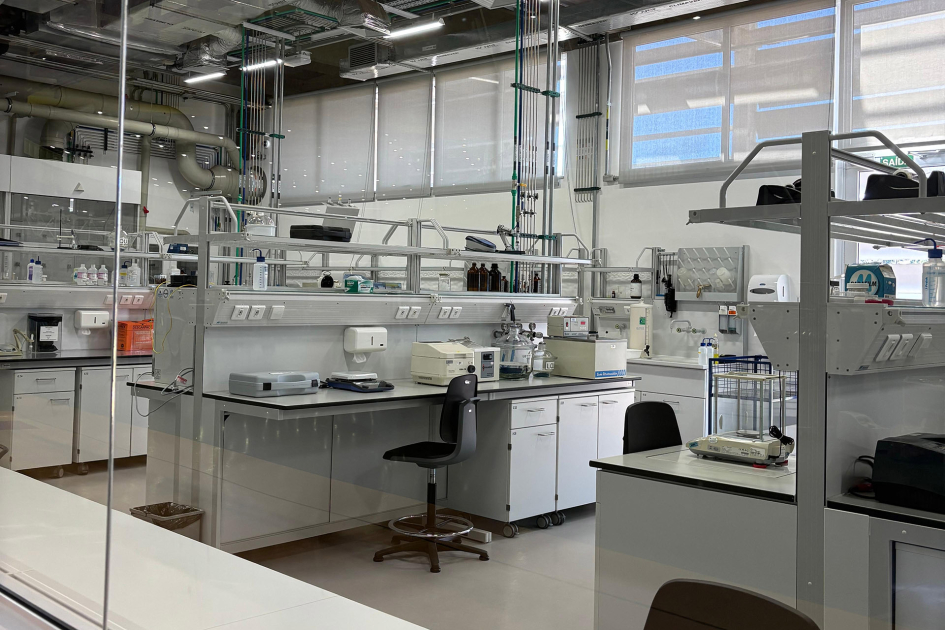 Presentación del Centro Binacional de Investigación e Innovación en Ciencias de la Vida en San Pablo Plano general de un laboratorio