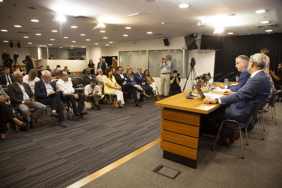 Ministro Mahía participó de la sesión del Consejo de Ministros convocada por el Presidente Orsi Plano general de conferencia de prensa