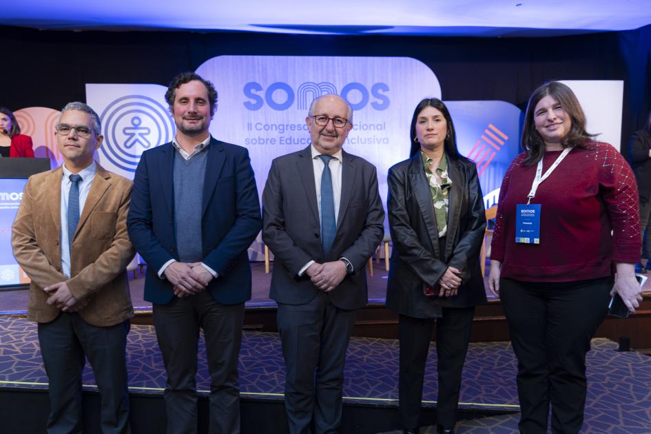 SOMOS: II Congreso Internacional sobre Educación Inclusiva Autoridades posando para una fotografía