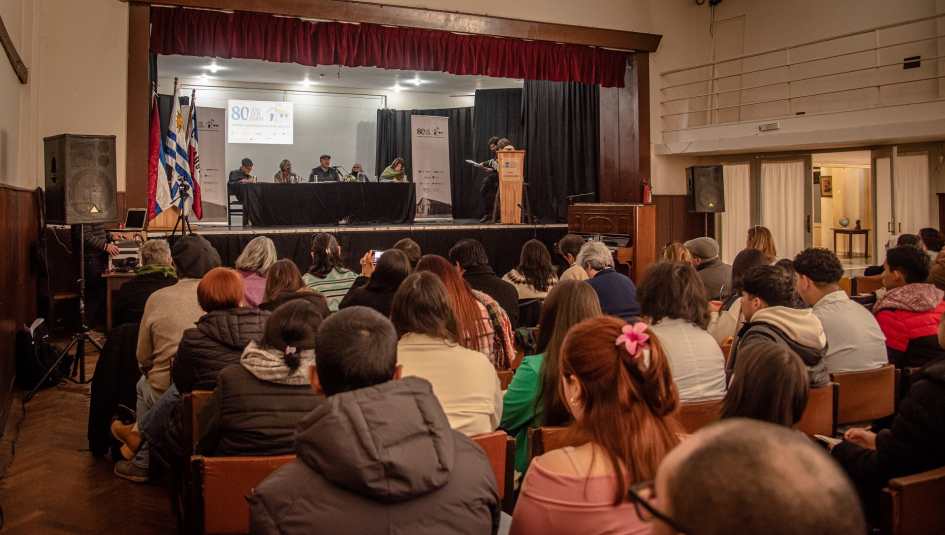 Estas instancias ponen en valor a la educación como pilar para la construcción de ciudadanía. Plano general de la sala