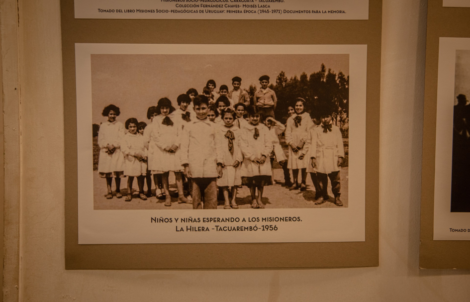 Se realizó una muestra fotográfica para mostrar la historia de las misiones en el país. Foto en exposición