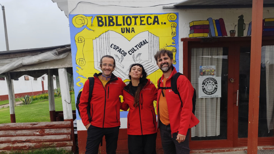 La archivóloga de la Mediateca INAE visitó la biblioteca “Una Nueva Página” en el Penal de Libertad.