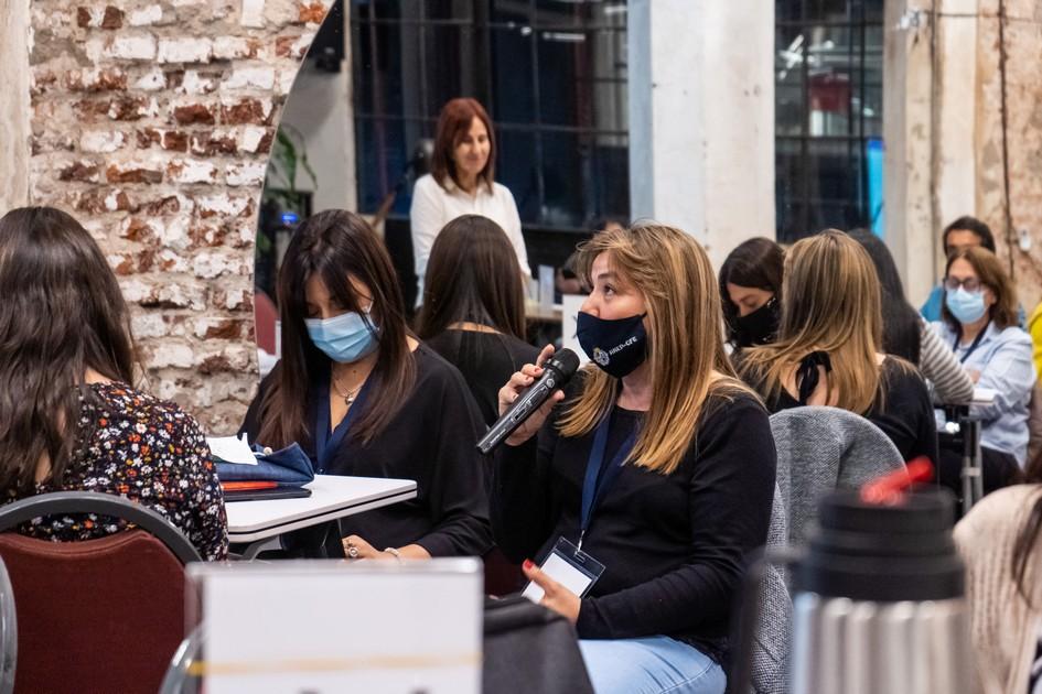 El seminario busca generar un espacio de construcción colectiva Personas participando del taller