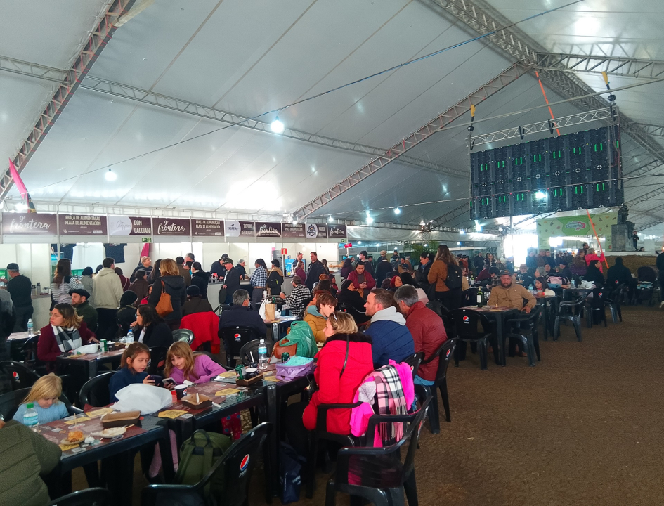 El público pudo disfrutar durante tres días de más de 100 actividades para todas las edades. Plano general de la feria