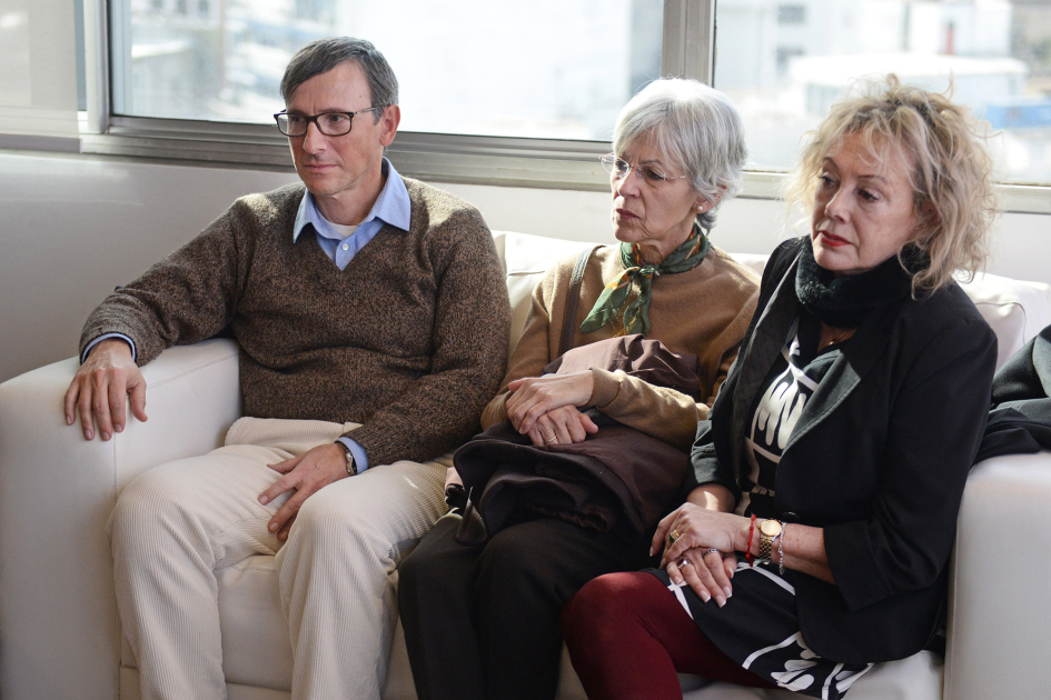Personas sentadas en una reunión