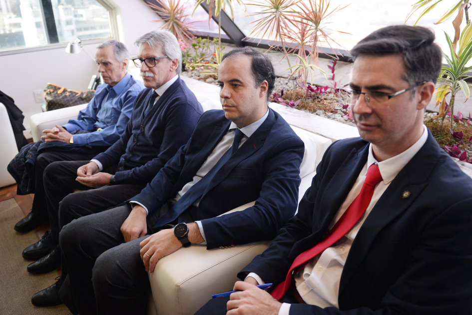 Personas en reunión