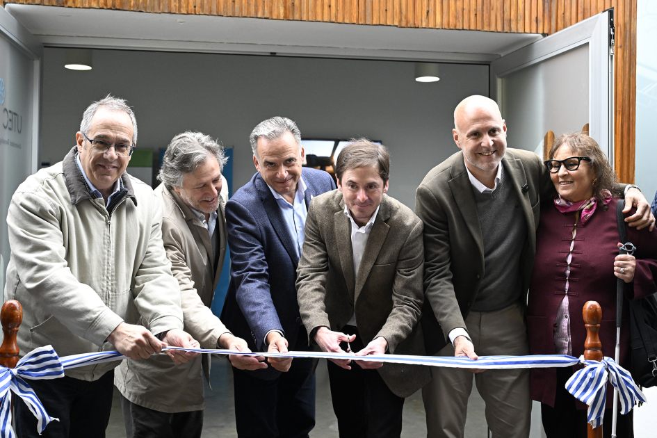 Autoridades presentes en la inauguración de la UTEC en la piedras