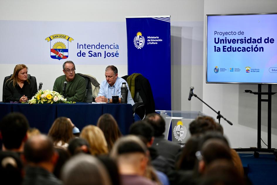 Ministro Mahía y director Quirici realizaron en San José la presentación del proyecto de la UNED Presentación del proyecto de la Universidad de la Educación