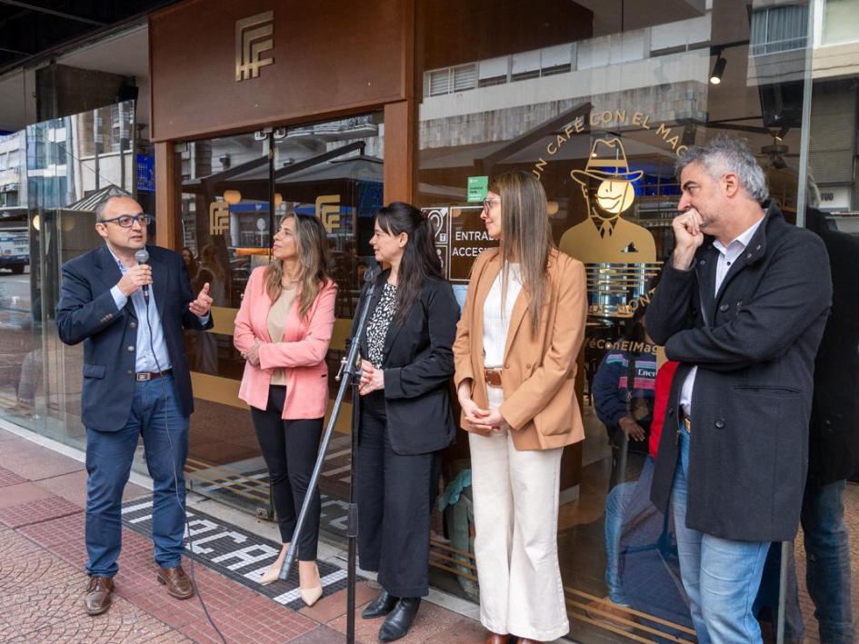 Autoridades presente en el reconocimiento del Bar Facal Autoridades presente en el reconocimiento del Bar Facal