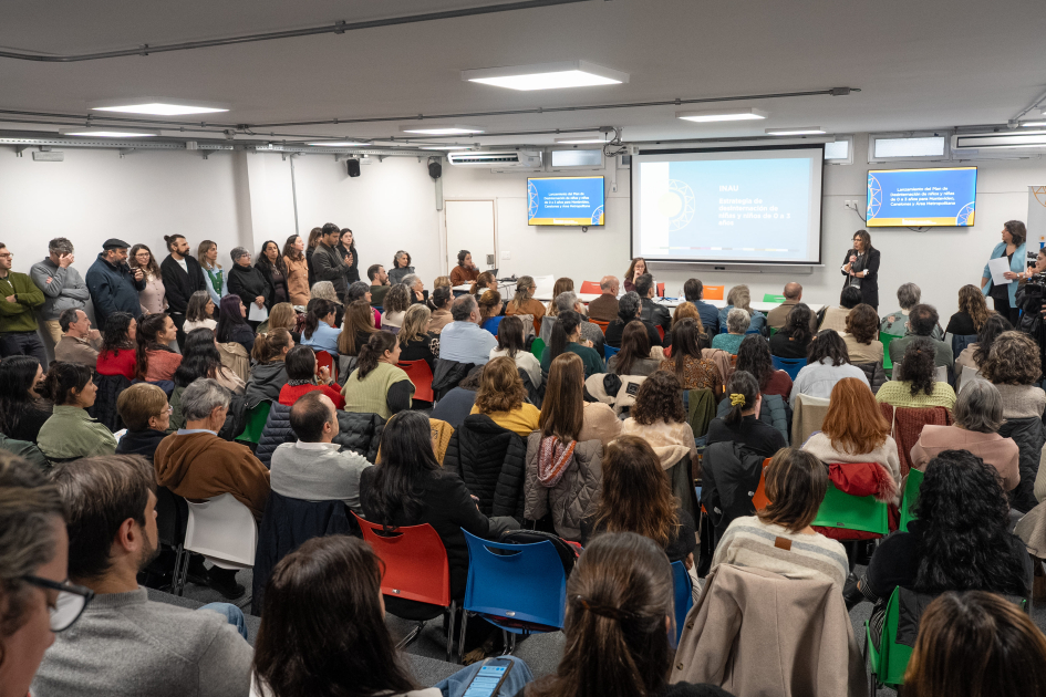 Lanzamiento del plan de desinternación de niños de entre 0 y 3 años Plano general de la sala