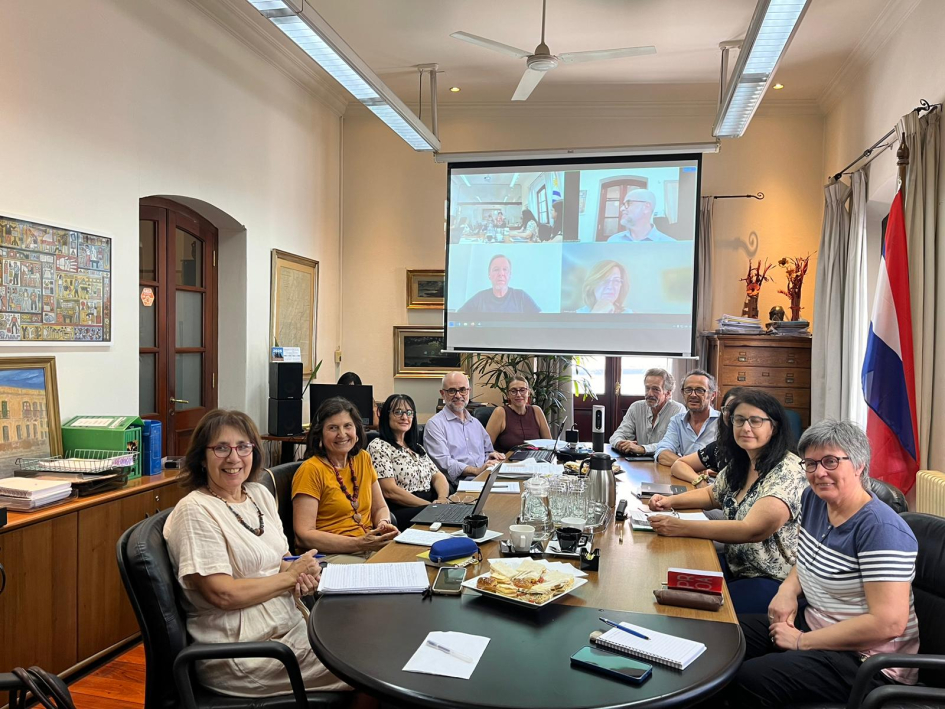 Comisión del Patrimonio realizó sesión inaugural 2026 Personas en reunión posan para foto