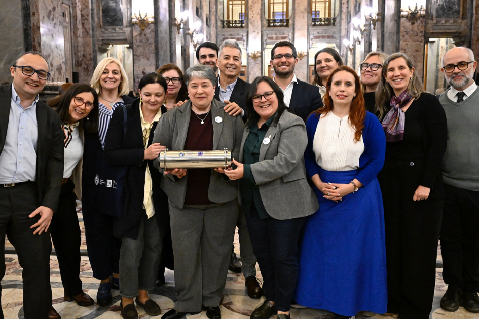 El Archivo General de la Nación celebró 100 años como guardián de la memoria del Uruguay Autoridades posan para foto
