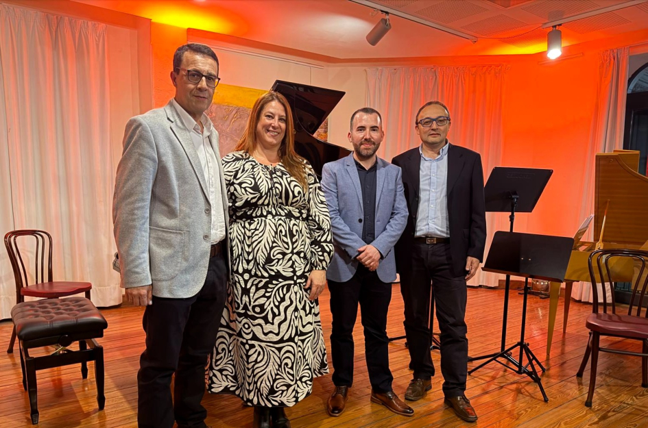 Apertura de la Sala Eduardo Carbajal de San José Autoridades posan para foto