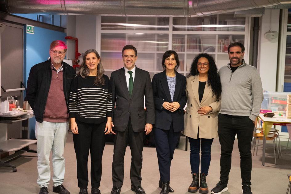 Ruta Juegos: Espacios MEC y el CCE extienden ludotecas a todo el territorio Autoridades posan para foto
