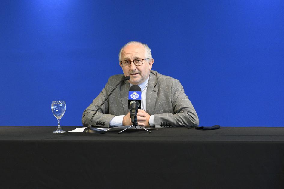 Ministro Pablo da Silveira en conferencia