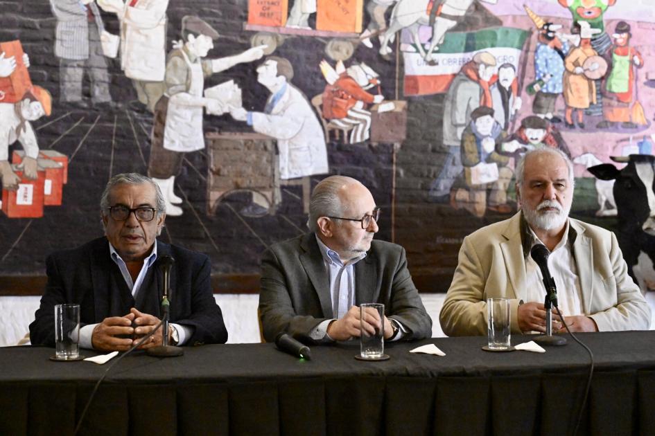 La entrega de premios se realizó en el Museo de la Revolución Industrial Autoridades del MEC en mesa de presentación