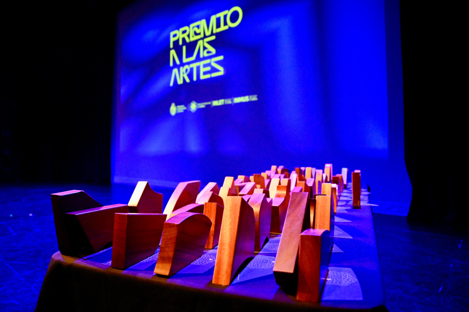 Letras y Música reconocidas en primera edición del Premio a las Artes Plano general de los premios