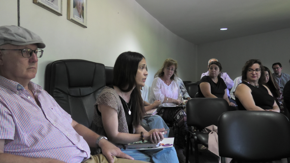 Personas en reunión.