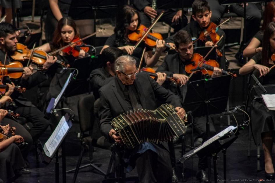 Raúl Jaurena y la Orquesta Juvenil del Sodre - Auditorio Nacional Dra. Adela Reta, 2018. Orquesta y bandonéon de Jaurena