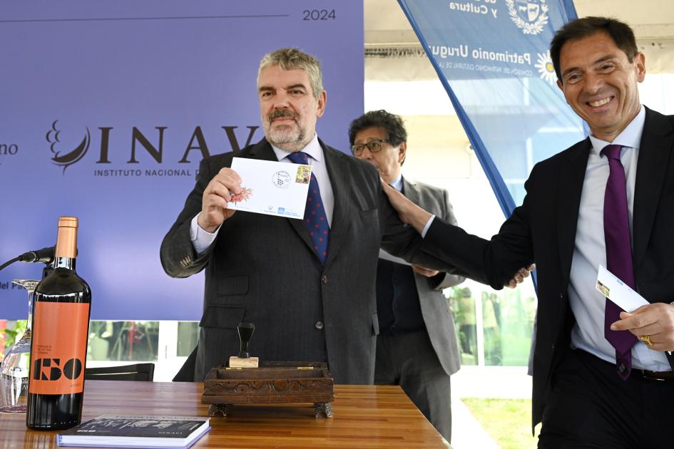 Ricardo matasellando