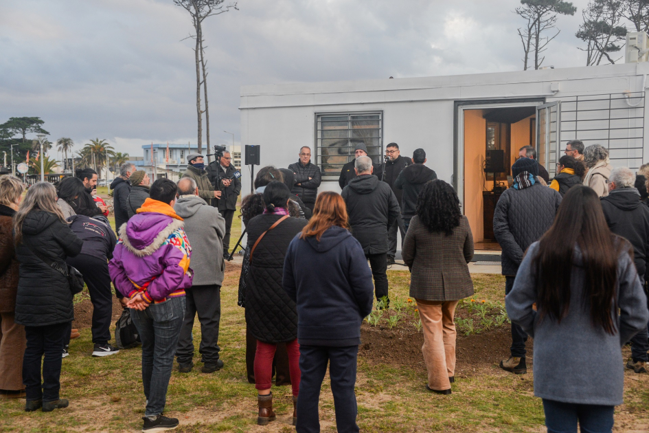 Plano general de la inauguración de la muestra fotográfica