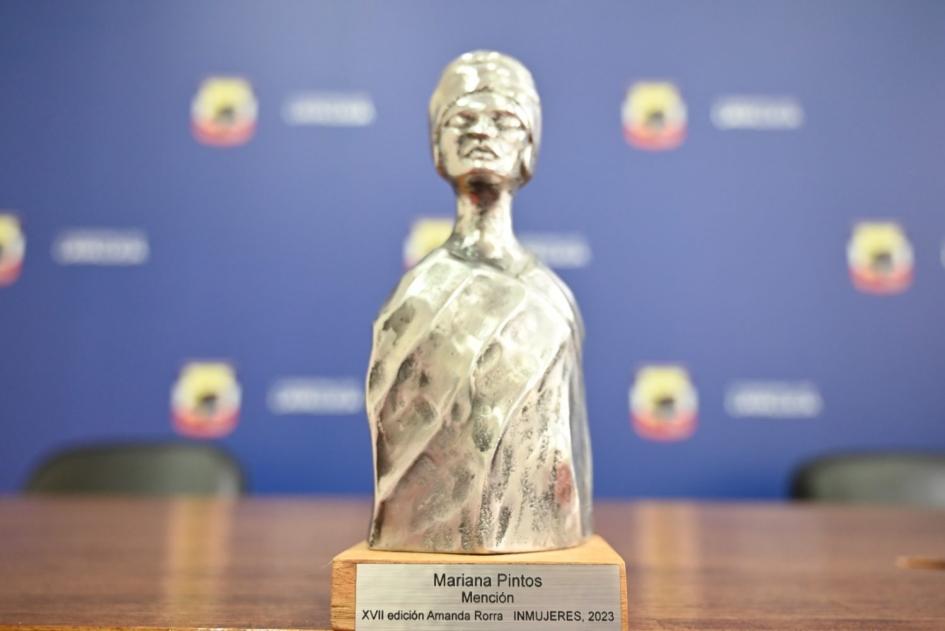Estatuilla del premio Amanda Rorra Estatuilla del premio Amanda Rorra