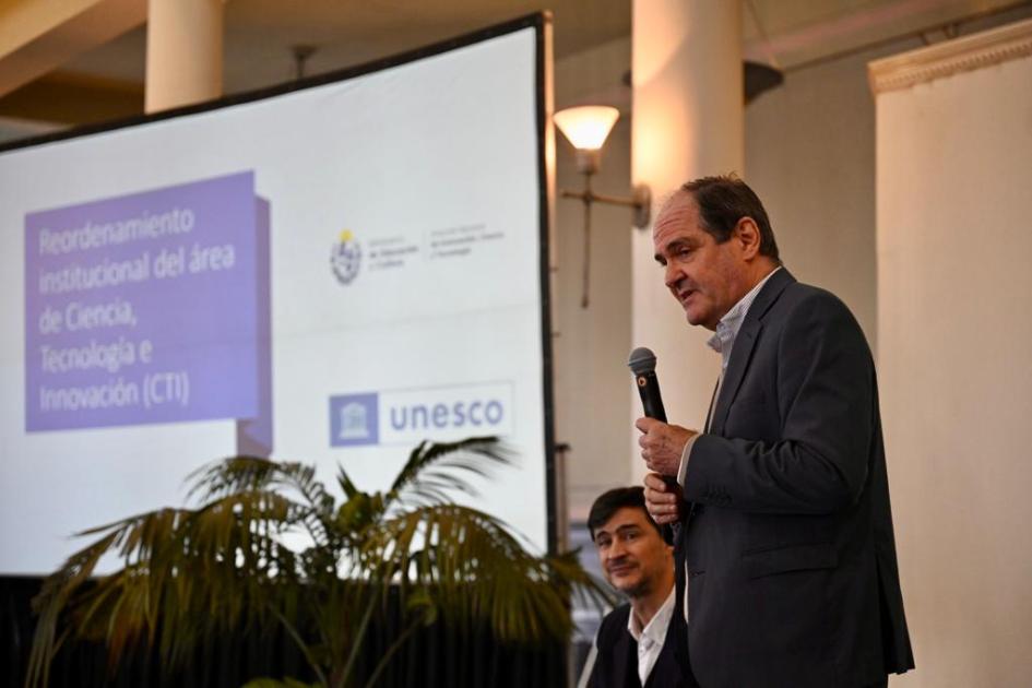 Autoridades DICYT y UNESCO en 4to. Taller de Reordenamiento del área de CTI Autoridades DICYT y UNESCO en 4to. Taller de Reordenamiento del área de CTI