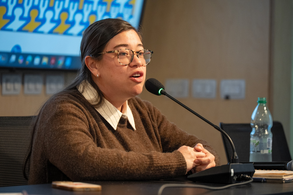 Se conformó en Montevideo Comisión Organizadora del Congreso Nacional de Educación Persona hablando al público