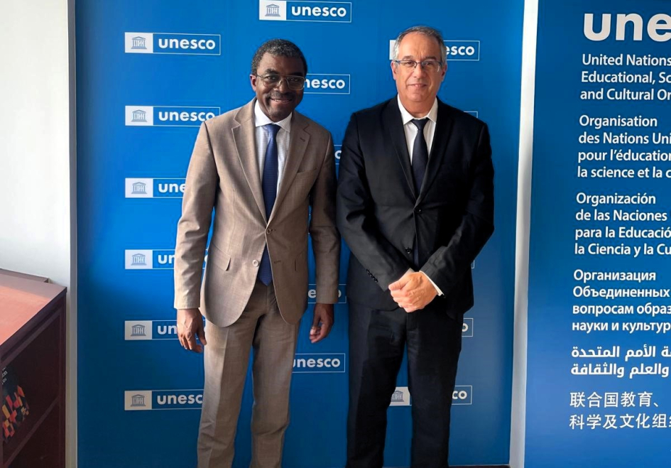 Mahía y el sub director (i) para la Cultura de UNESCO, Lazare Eloundou Assomo Mahía y el sub director (i) para la Cultura de UNESCO, Lazare Eloundou Assomo