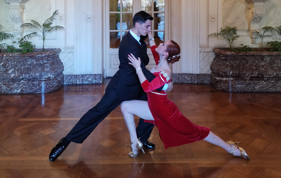 Pareja bailando tango