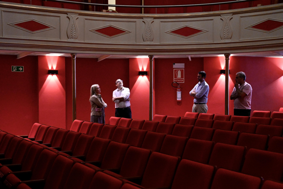 Recorrida por la sala del Teatro Escayola