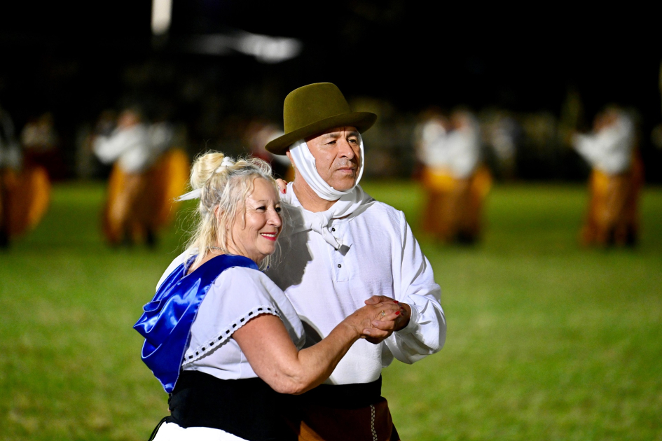Pareja bailando El Pericón