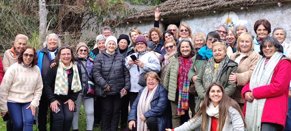 Personas posan para foto