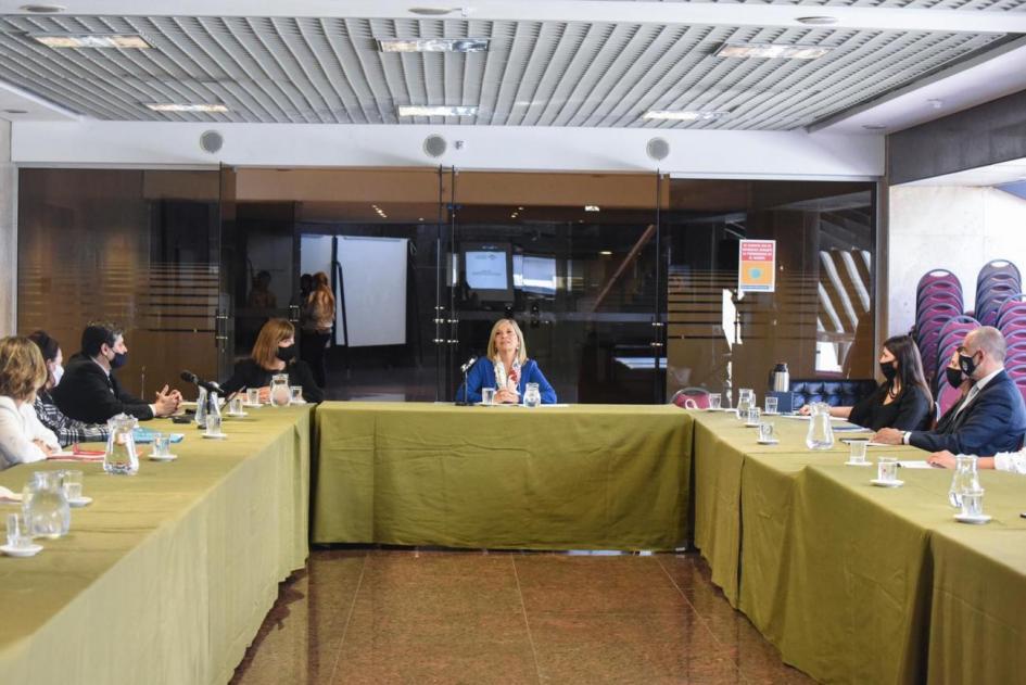 Mesa con los integrantes Mesa con los integrantes