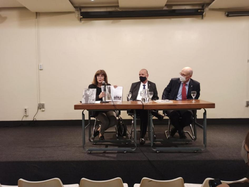 Subsecretaria de Educación y Cultura, Ana Ribeiro, Juan Alberto Belloni y el embajador de Suiza en Uruguay, Martín Strub Subsecretaria de Educación y Cultura, Ana Ribeiro, Juan Alberto Belloni y el embajador de Suiza en U