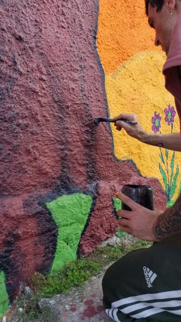 Color mano y pincel