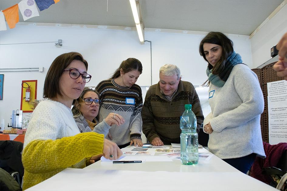 "Nuevas Identidades en ciencia y tecnología: investigación-acción participativa juvenil" en Cecap personas d epie