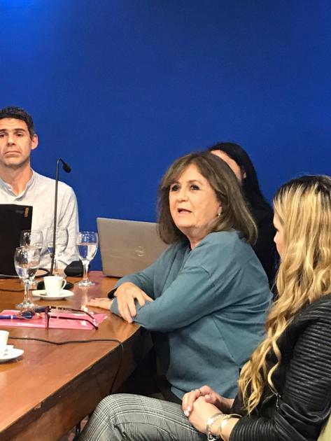 Gabriela Bernasconi Mujer hablando
