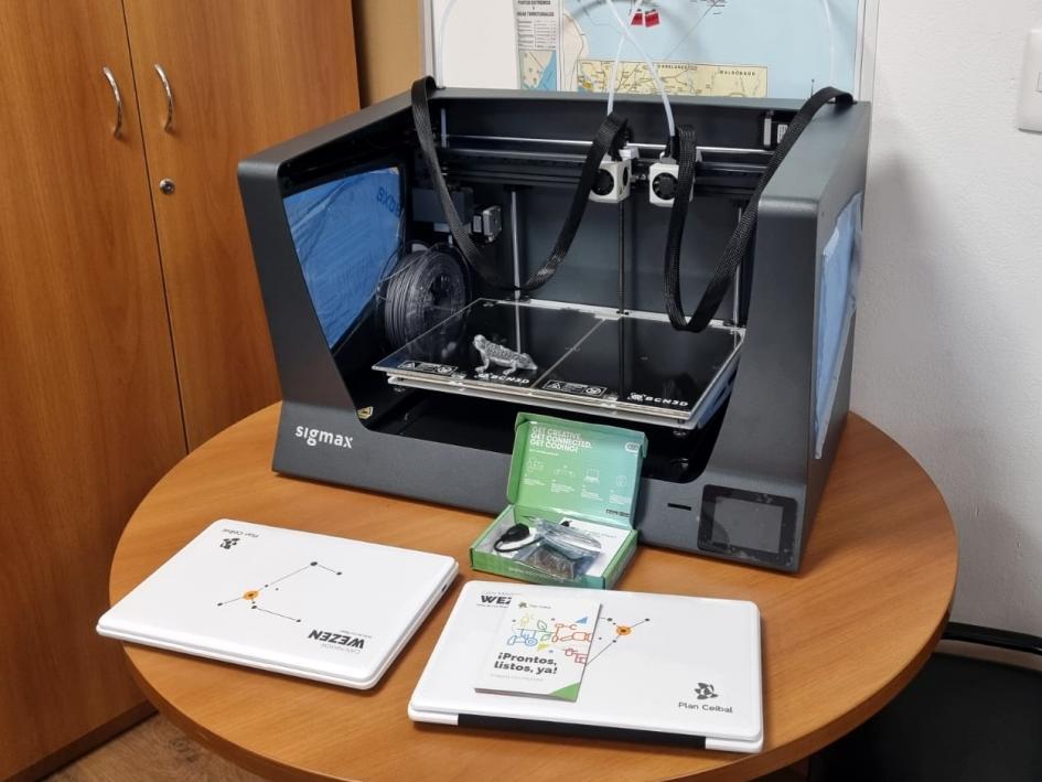 Equipos entregados por Ceibal para los centros Cecap Impresora 3D