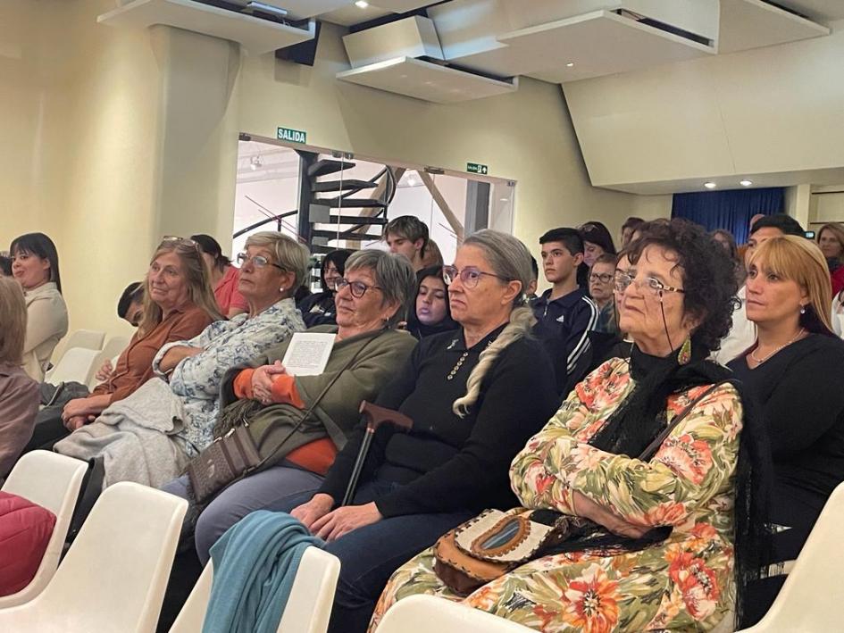 Presentación del libro "Mujeres con Historia" Libro "Mujeres con Historia"