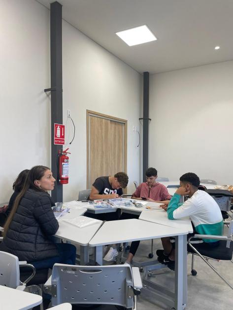 Estudiantes de Cecap visitan UTEC de Melo