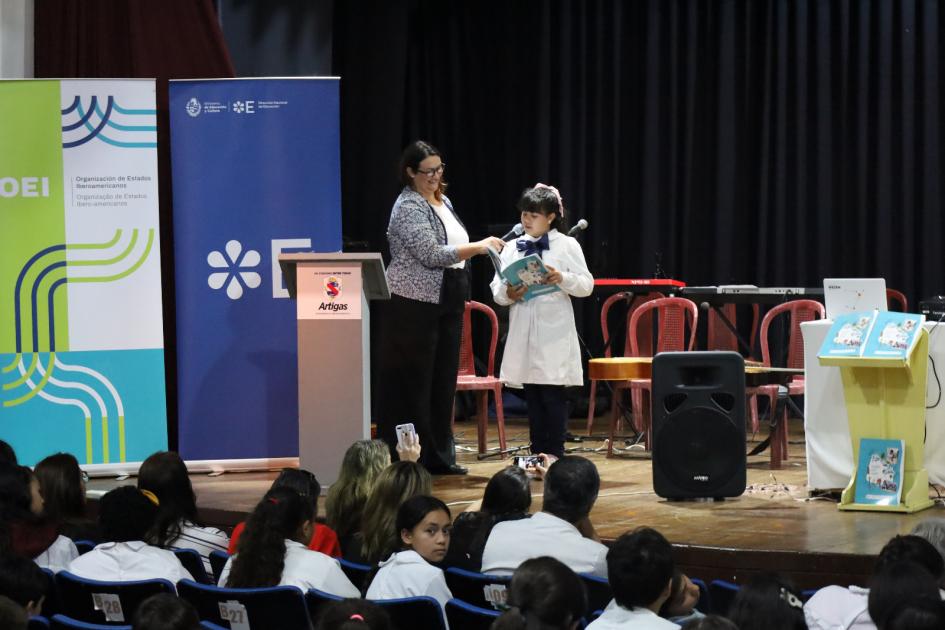 Lanzamiento del libro "Muros que unen 2022" Presentación en vivo