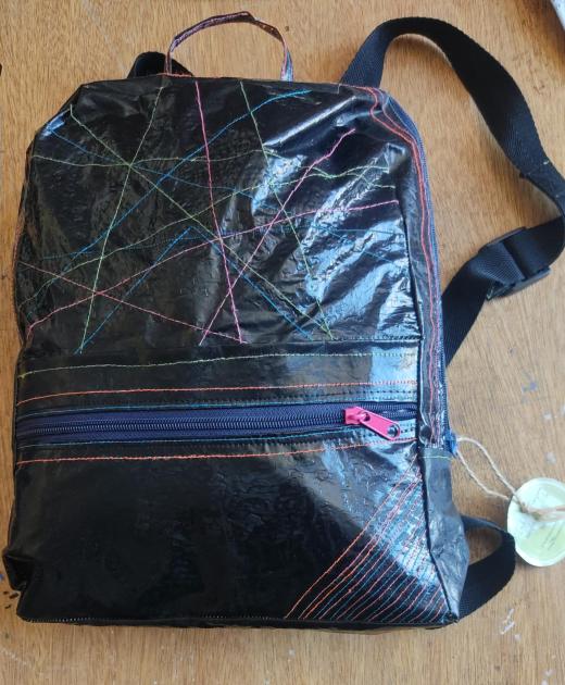 Bolsos realizados con telas plásticas Bolsos realizados con telas plásticas