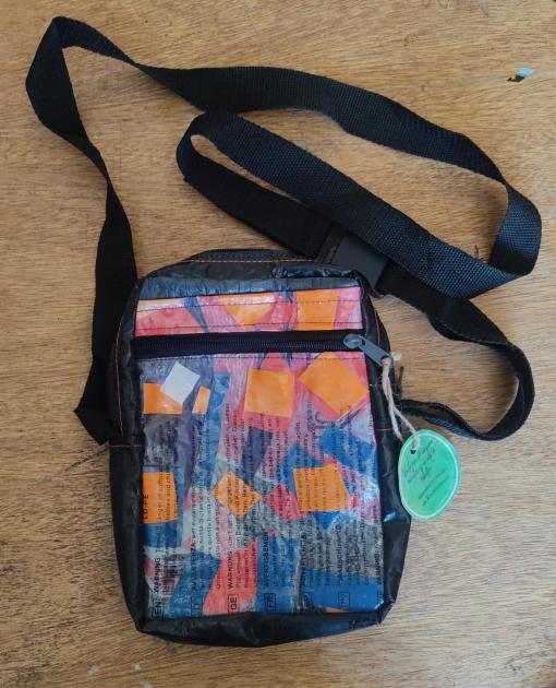 Bolsos realizados con telas plásticas Bolsos realizados con telas plásticas